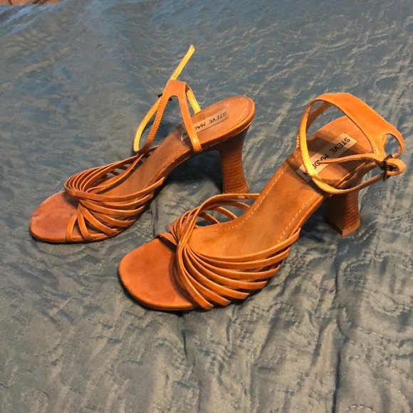 Sandals - Picture 2 of 3